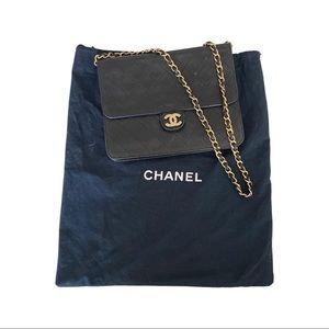 RARE Vintage Chanel Lambskin Leather shoulder bag. 100% authentic